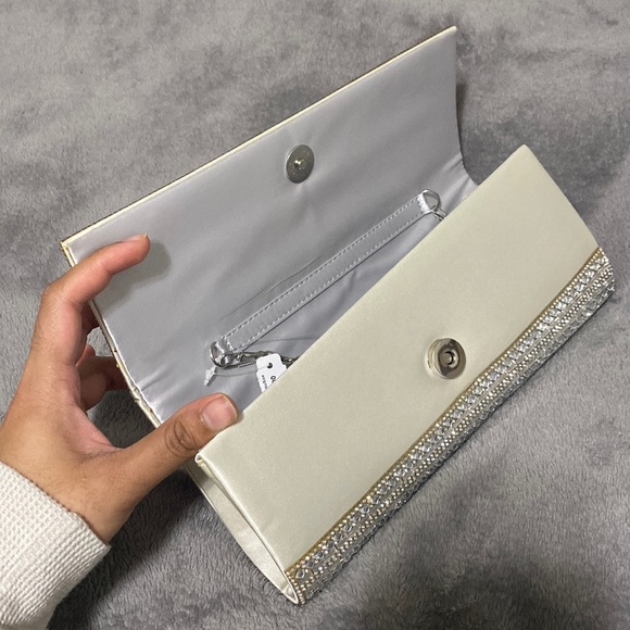 BNWT Clutch - Picture 2 of 2